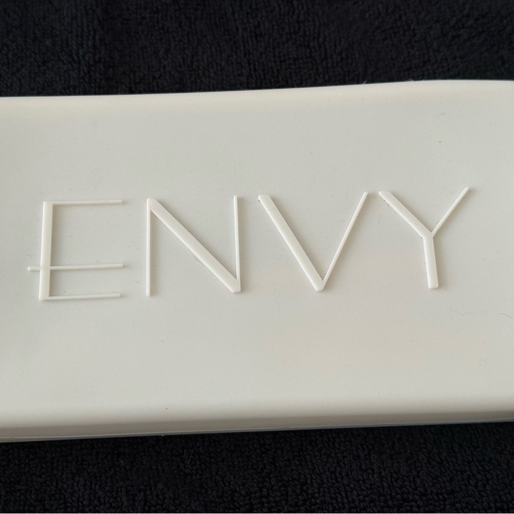 Envy Travel Essentials Brush Set- 7 pieces, silicone case, face & eye brushes